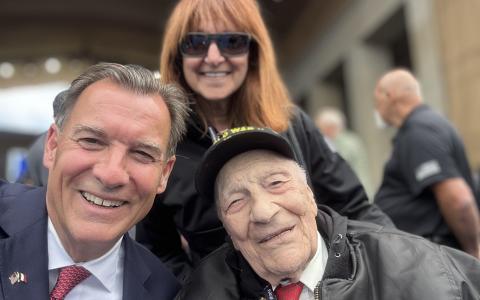 Congressman Suozzi Honors 103-year-old local D-Day veteran